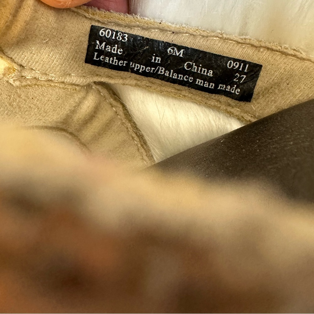 Clarks Metallic Gold Leather Ruffle Thong Slide Sandals 1”Wedge Heel Size 6M - Picture 11 of 16